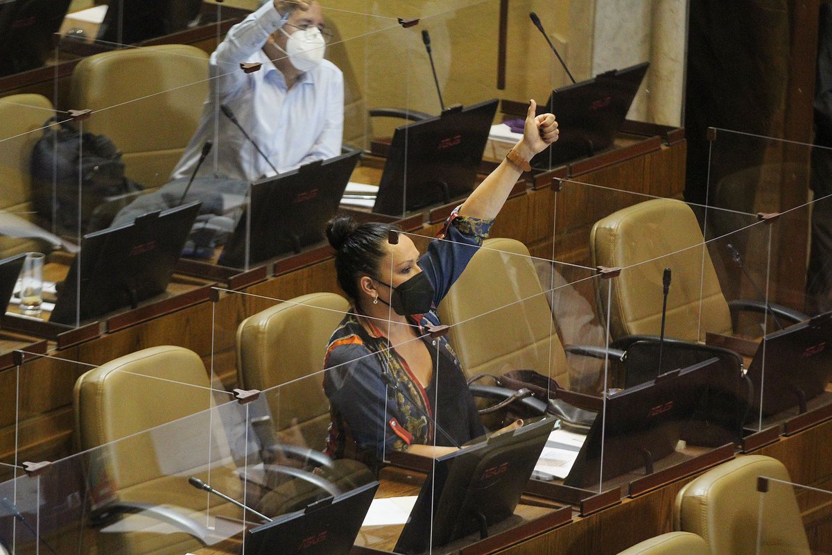 mariseka's tweet photo. 🚨Se acaba de dar una señal muy importante a favor de #tercerretirodel10 Renovación Nacional solicita a Piñera no recurrir al #TC. Estamos cada vez más cerca de lograr sacar sus fondos de las AFP, sigamos presionando hasta conseguir #TercerRetiroAhora https://t.co/o0gaXylZDU https://t.co/xuSRjtxNAA