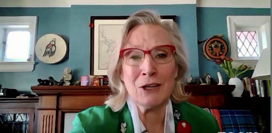 ratemyskyperoom's tweet photo. Great mantel view. Love the art. Diamond pane windows. Helping to provide cell coverage to the Highway of Tears. 10/10 @Carolyn_Bennett https://t.co/hiyLv6bmGO
