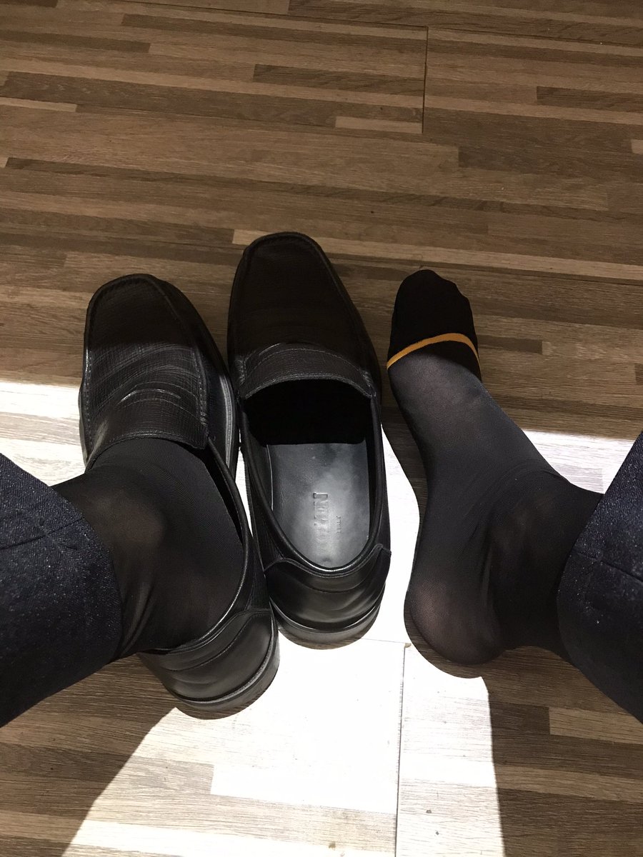 urmplsd's tweet photo. 来个中年儿子舔这冒着热气的袜脚 https://t.co/BpoNQrULyy