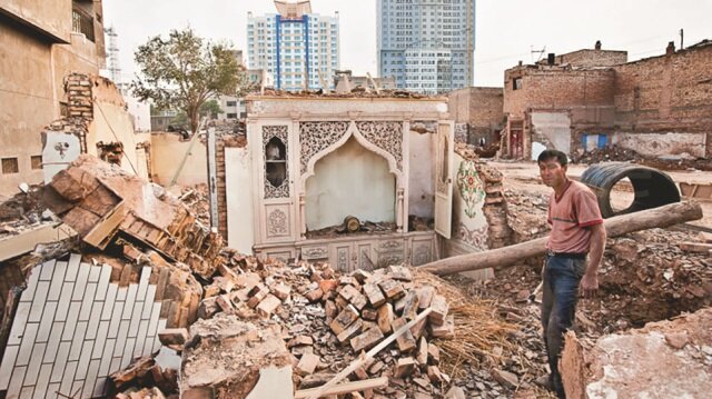 Бросить мусульманина. Разрушение мечетей. Разрушение мечетей в Китае. Разрушенная мечеть. Снос мечети.