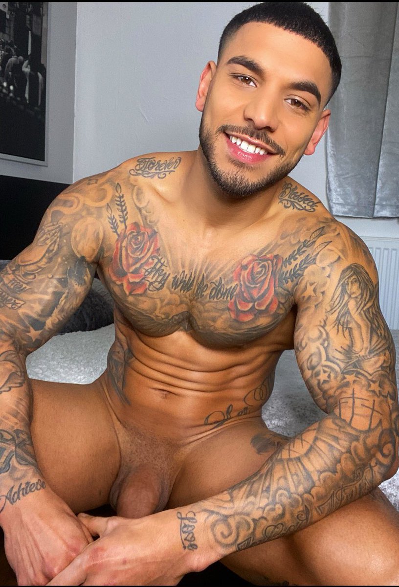 HotUnknownn's tweet photo. Show me your best nudes in the comments ⬇️🍆🍑⬇️ https://t.co/jJGSWGS2gU