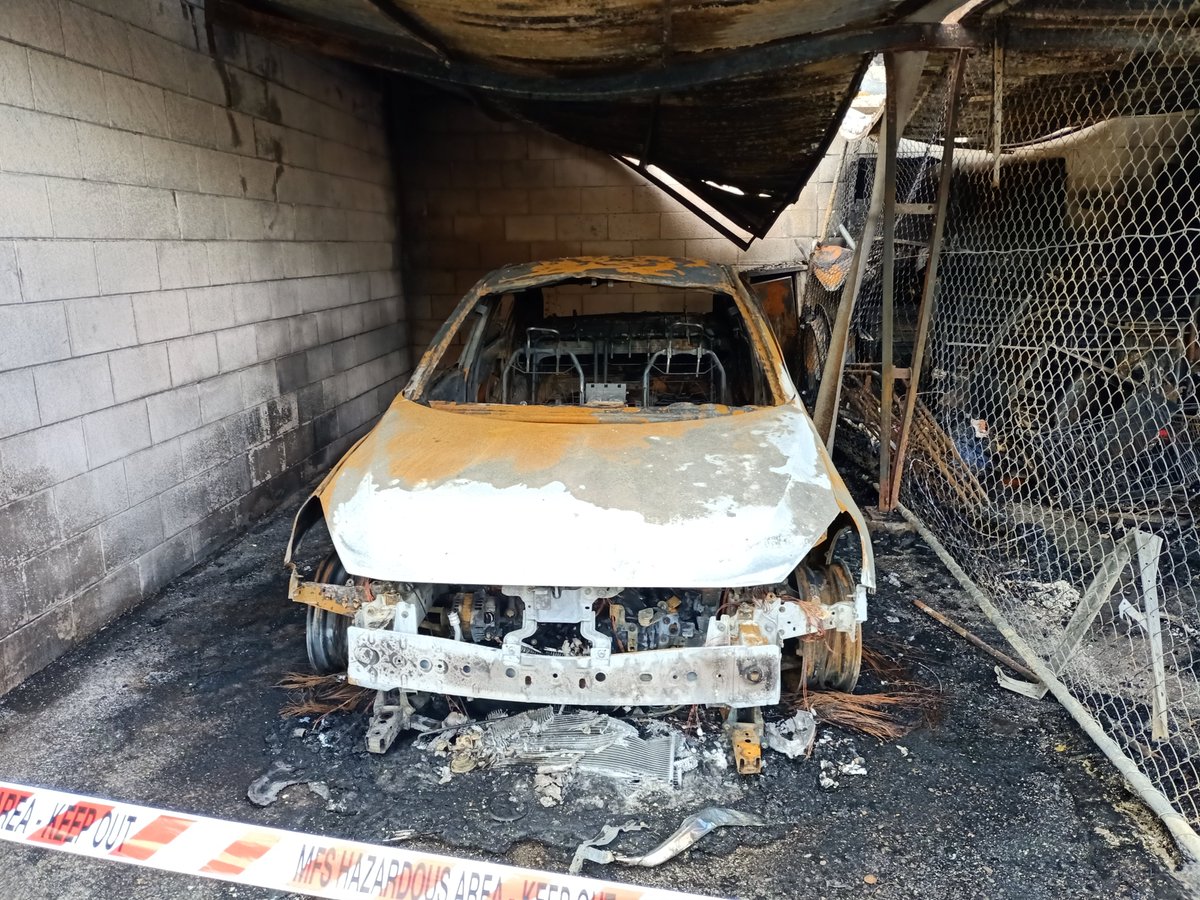 PatrickMajor_9's tweet photo. Thankfully at least two of the vehicles are insured, including Leigh Norris' Mazda 2. Other cars have also been heat damaged. Police are investigating. @9NewsAdel https://t.co/ydWw7U1IDp