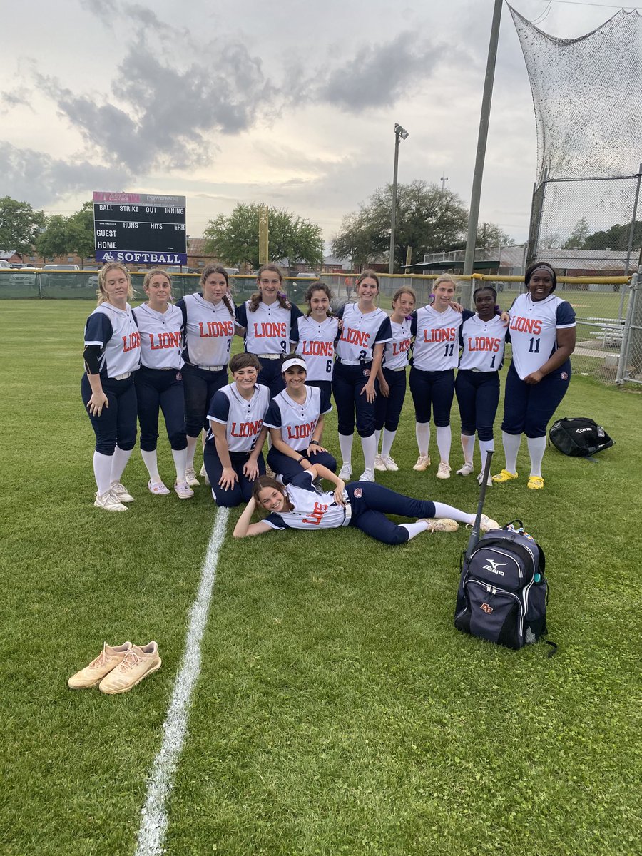 AscensionChris2's tweet photo. When you win your 1st district championship, you take a team pic. Tough 2-1 win over Ascension Catholic. https://t.co/zM0aTOEsm9