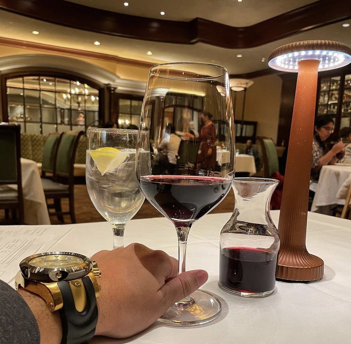 Don’t forget! Enjoy 25-50% off select bottles of wine every WINE WEDNESDAY! 

📸: @drinkjawn on IG