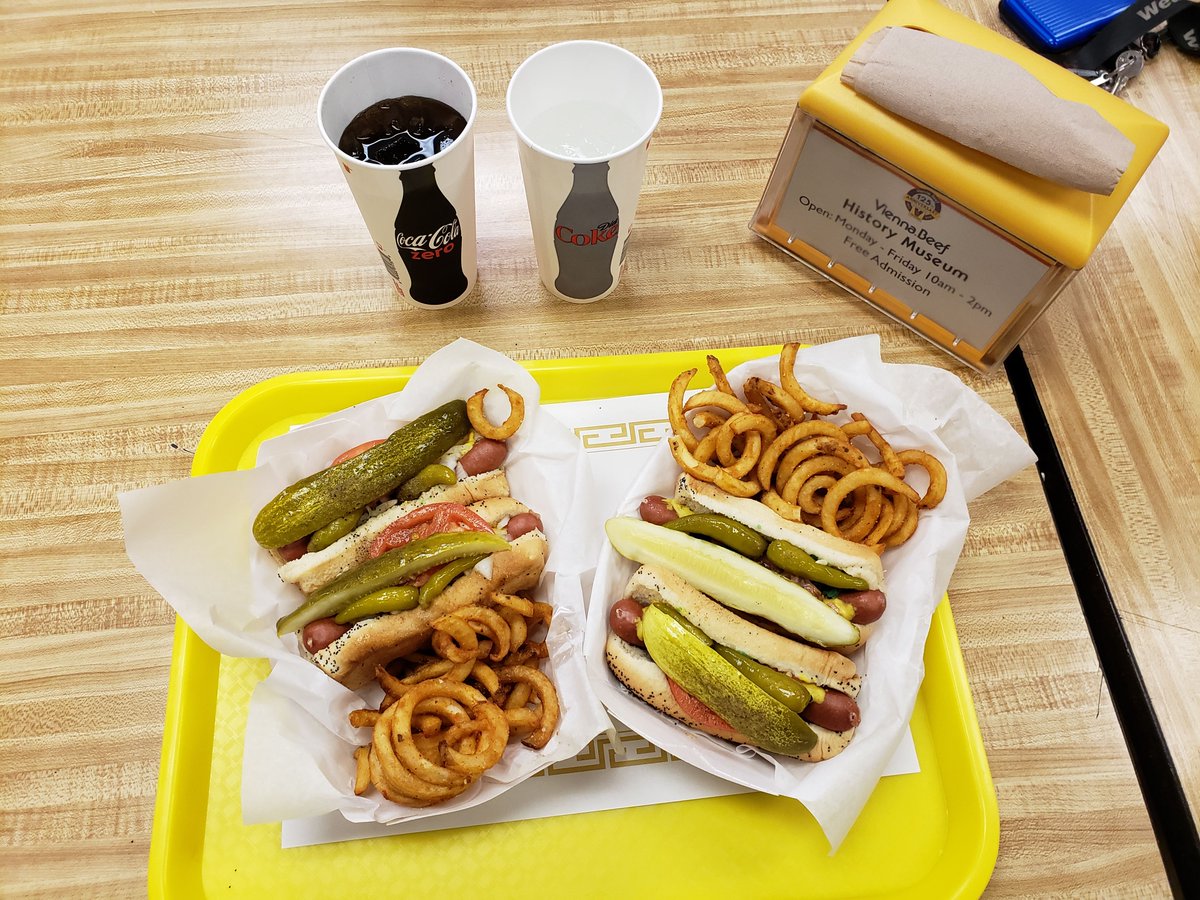 ChicagoVRBO's tweet image. A5. Chicago hot dogs &amp;amp; only Vienna #FoodTravelChat #Chicago #hotdog