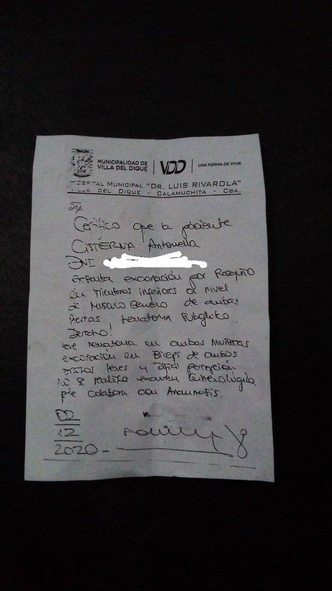 Antocis3's tweet photo. Ahí está la denuncia y los 2 certificados ( médico y psicplpgoco); el médico está en fotocopia ya que la policía tiene la original https://t.co/1R38sNbONG