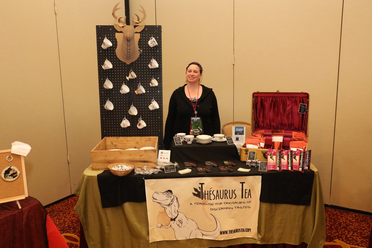 FannibalFest's tweet photo. πHey there...it's @ThesaurusTea at #FannibalFest2018!π«βοΈ
#FFT2018 #FannibalFamilyForever https://t.co/120bJDSkqD