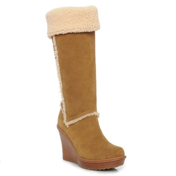 designers4acure's tweet photo. So good I had to share! Check out all the items I'm loving on @Poshmarkapp #poshmark #fashion #style #shopmycloset #ragbone #ugg: https://t.co/KNC0SecL2r https://t.co/3a6KW29q8K