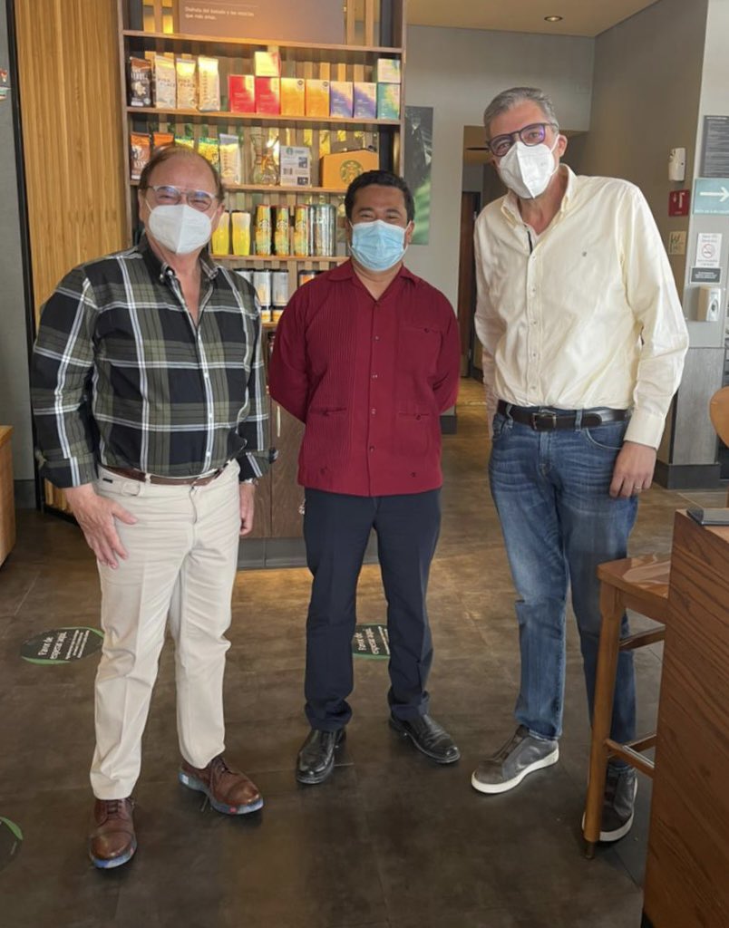 Secretaría de Salud (@ss_coahuila) on Twitter photo Con la finalidad de fortalecer la coordinación del proceso de vacunación anti COVID #Coahuila, el Secretario de Salud <a href="/DrRobertoBernal/">Dr. Roberto Bernal Gómez</a> y el Coordinador de Comunicación e Imagen Institucional, <a href="/fgutizp/">Fernando Gutiérrez</a> sostuvieron una reunión con el Delegado del Gobierno Federal <a href="/ReyesFloresH/">Reyes Flores Hurtado</a> Con la finalidad de fortalecer la coordinación del proceso de vacunación anti COVID #Coahuila, el Secretario de Salud <a href="/DrRobertoBernal/">Dr. Roberto Bernal Gómez</a> y el Coordinador de Comunicación e Imagen Institucional, <a href="/fgutizp/">Fernando Gutiérrez</a> sostuvieron una reunión con el Delegado del Gobierno Federal <a href="/ReyesFloresH/">Reyes Flores Hurtado</a>