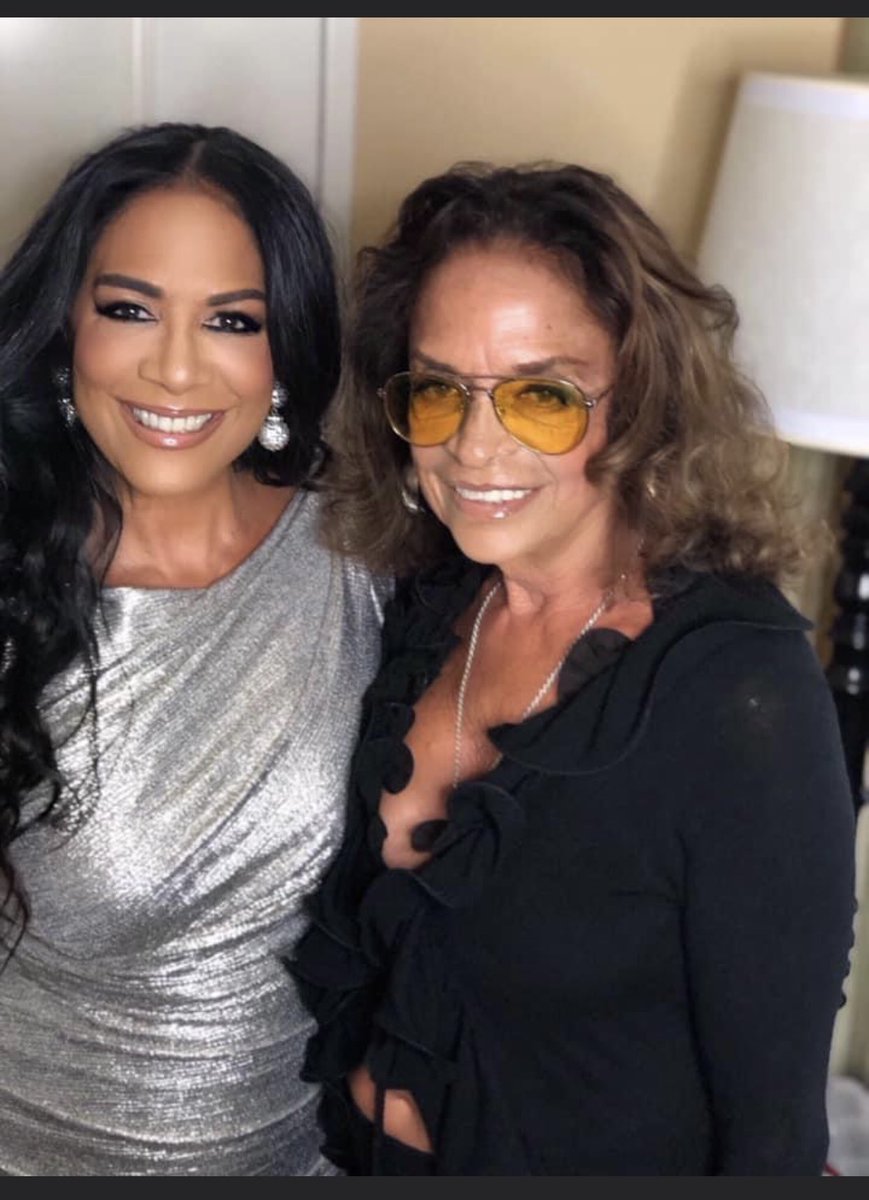 SheilaEdrummer's tweet image. Me and my beautiful, strong, amazing, courageous, incredible, undeniable queen E. Moms Escovedo. I love u moms 💋💋🌹🙏🏽 @momsandpopse