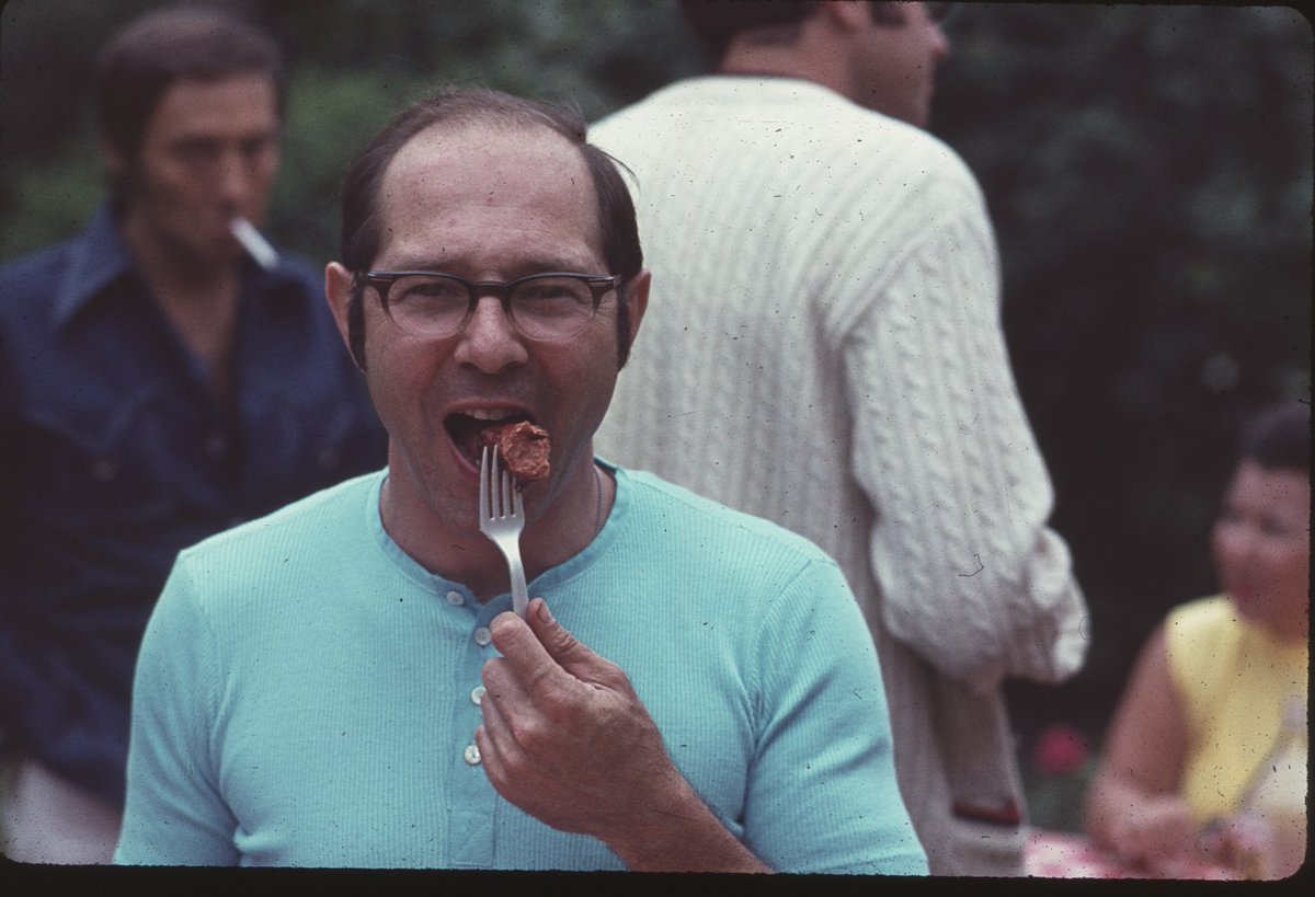 greekvacations's tweet image. A10. Back to my childhood backyard, my dad was master of the BBQ grill - sausages, burgers &amp;amp; skirt steaks ... the sausage never made it to a bun because we'd all eat it off the grill with a fork. But those skirt steaks ... how I miss them ... and my dad ❤️ #FoodTravelChat