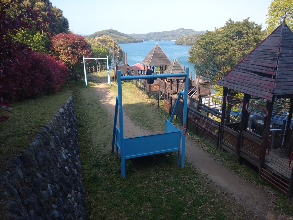 長崎市琴海地域センター 琴海中央公園 公園には 子どもも大人も楽しめる遊具が設置されています 長崎市琴海地域センター 琴海中央公園 公園には 子どもも大人も楽しめる遊具が設置されています