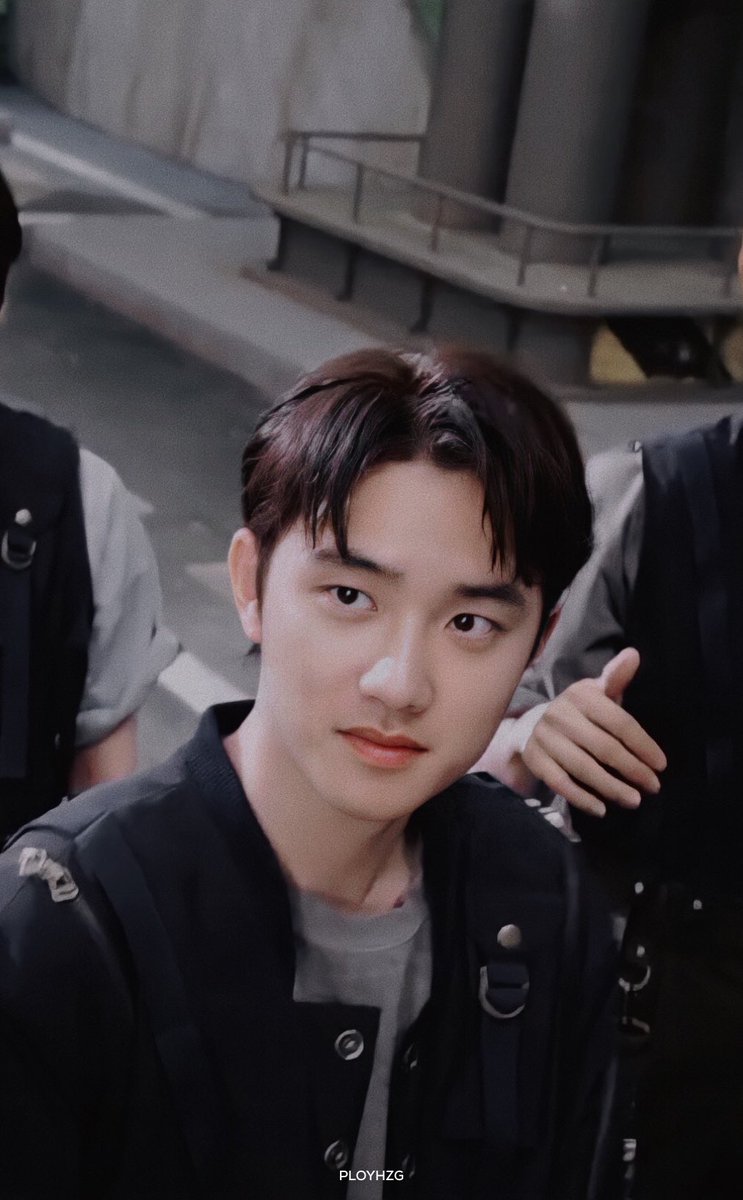 saranghaedks's tweet photo. i get why kyungsoo is a hot topic right now on k-forums such as theqoo. he really looks younger and more handsome than ever. that comma hair is everything https://t.co/hBxAUH8c5g