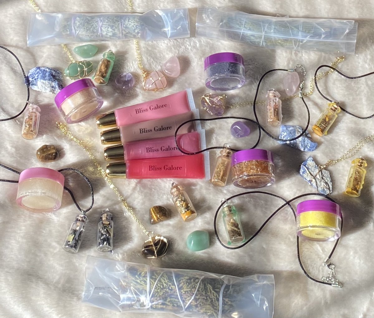 333manii's tweet image. Hii, I’m Imani the owner of @blissgalore_ and I sell homemade, organic, cruelty free self care and beauty products along with spiritual needs 💜 all orders come with free goodies ☺️ blissgalore.bigcartel.com