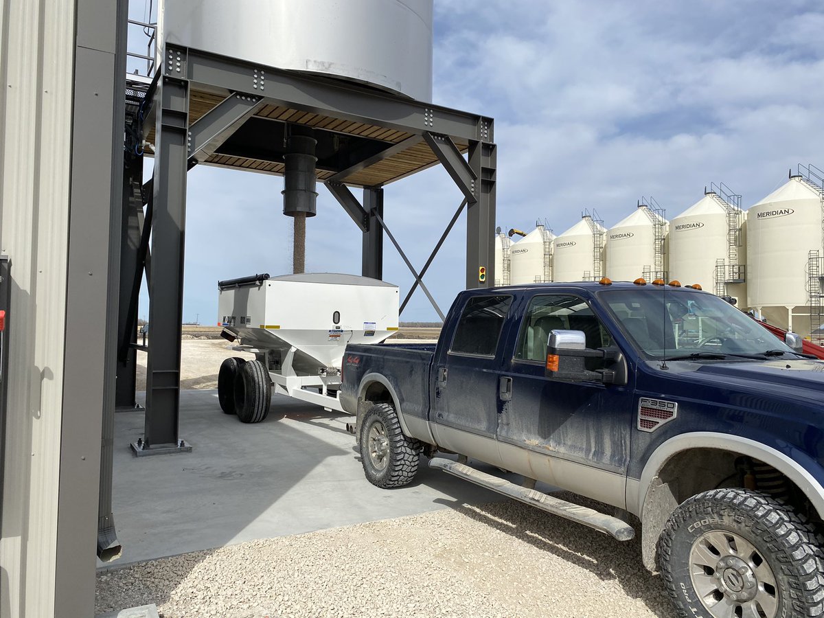 BeausejourCoop's tweet photo. First load of fertilizer from the plant going out in one of our brand new spreaders https://t.co/sEy9weAXlX