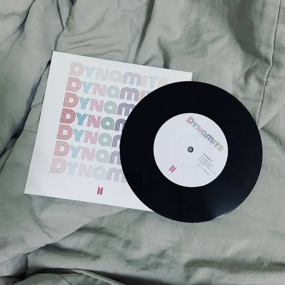 PurplePleasePH's tweet photo. Dynamite Vinyl (Weverse Shop) [Limited Edition]

899 pesos + LSF

DOO: until OOS
DOP: April 30 (no downpayment)
Fast ETA: 2-3 Weeks

DM for orders 💜 https://t.co/4CObuqSxKm