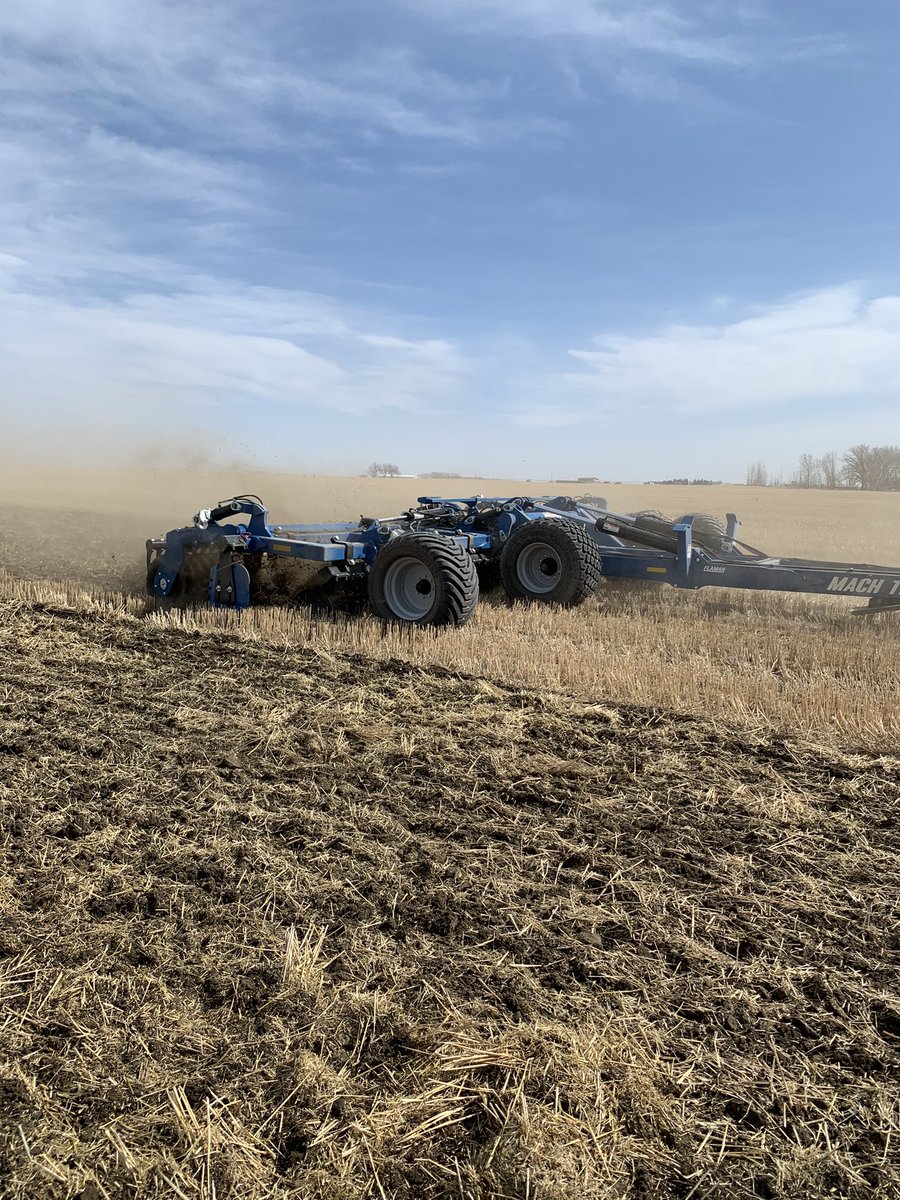 Kyle81Fox's tweet photo. Went to South Alberta today to see some new tillage tools work. Awesome units. @Kinze @SchulteInd   Give @flamangroup a call. https://t.co/nkzhg7jV3q