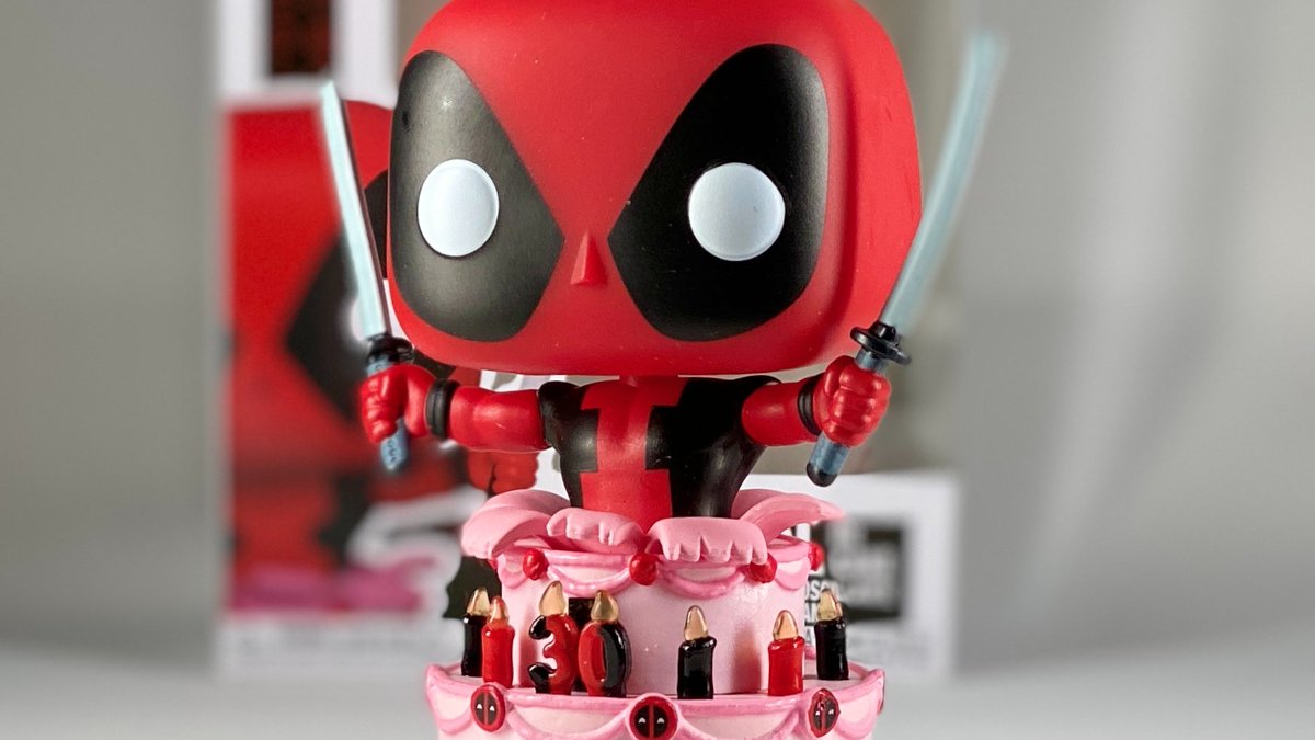 nurdstash's tweet image. #FunkoMailCall Just arrived our stock of DeadPool in Birthday Cake no. 776 here&apos;s a out of the box closer looks #FunkoPop #DeadPool #DeadpoolBirthday #NurdStash #NewFunkoPop #FunkoCloserLook