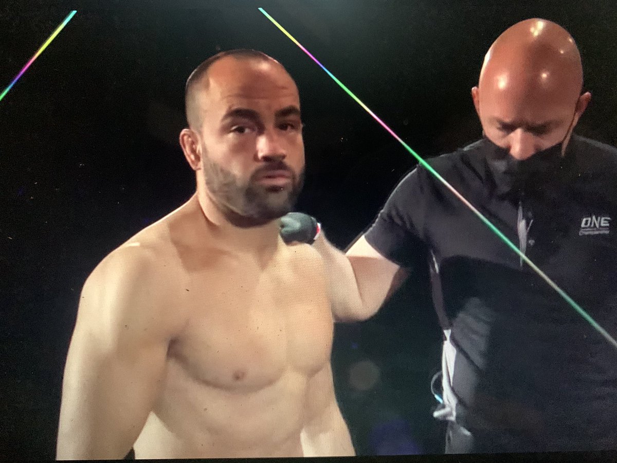 AM_MIXED's tweet photo. Cmon @Ealvarezfight 🤜🤛🔥 #ONEonTNT #ONEonTNT1 #onefc https://t.co/dULblx8Wuw