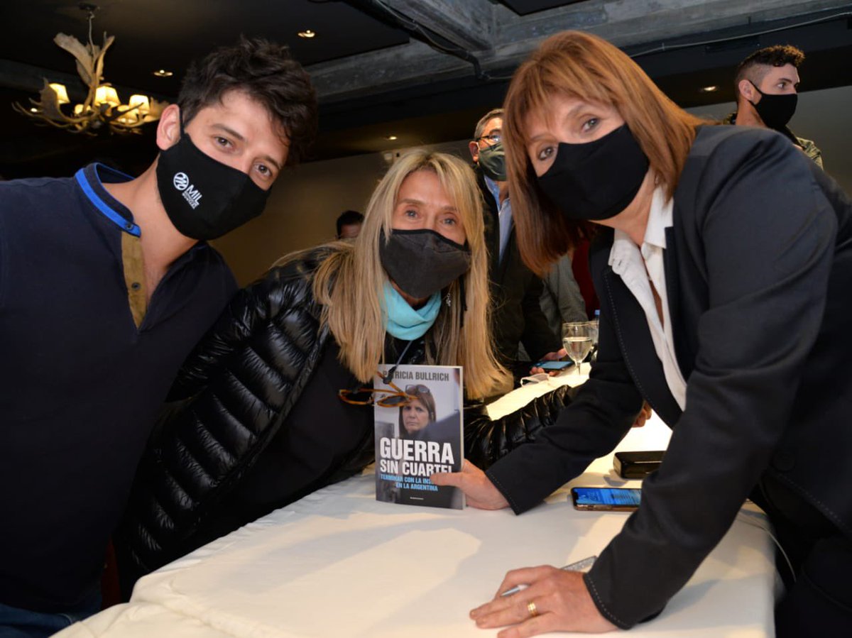 PatoBullrich's tweet photo. Gracias a todos los que me acompañaron en la presentación de mi libro #GuerraSinCuartel. Aquí conté la verdad del caso Maldonado y el intento de reemplazar lo que sucedió con una mentira. No lo lograron. Triunfó la verdad que defendimos ayer, hoy y que defenderemos siempre. https://t.co/KQmsDtoQcs