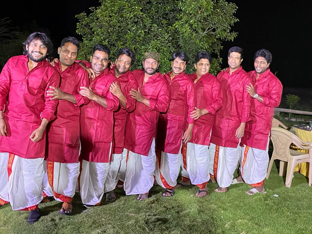 vennela kishore (@vennelakishore) on Twitter photo FLYING COLORS - MONTHLY MEET🤩
<a href="/Satyamrajesh2/">Satyam rajesh</a> : Evergreen Host
Menu: Everything Roast
Attendance: Everyone Almost
Location : Chevella Checkpost
Occasion: Just proposing a toast
😛🙈🙏🏽 FLYING COLORS - MONTHLY MEET🤩
<a href="/Satyamrajesh2/">Satyam rajesh</a> : Evergreen Host
Menu: Everything Roast
Attendance: Everyone Almost
Location : Chevella Checkpost
Occasion: Just proposing a toast
😛🙈🙏🏽