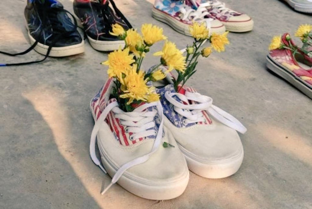 AyeAyesann's tweet photo. Non-Human Marching Shoes Strike in Mandalay an honor of fallen heroes by continuing the fight in their places. 
We will march on till we win.

#MarchingShoesStrike 
#WhatsHappeningInMyanmar 
#Apr8Coup https://t.co/LvbNTZEmyu