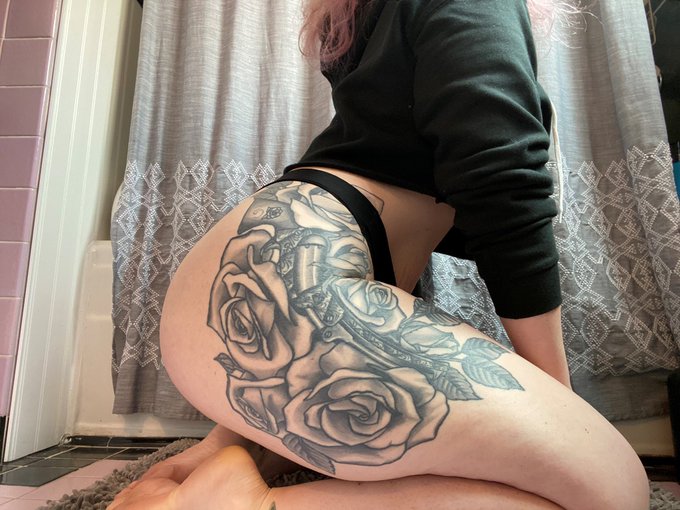 &ldquo;Nerd girls are the world&rsquo;s most underutilized romantic resource.&rdquo; - John Green   Okay, so who wants<a href="/tag/nerdlife"class="tags"><span>#nerdlife</span></a><a href="/tag/sexynerd"class="tags"><span>#sexynerd</span></a>