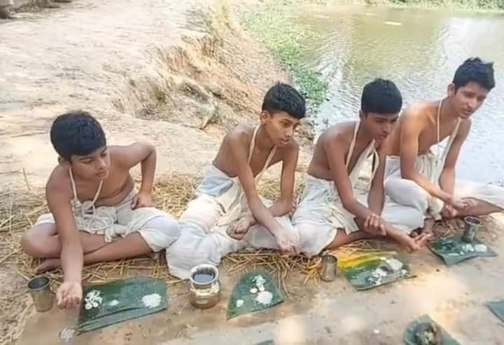 Chandan64922734's tweet photo. @republic #सुशासन_बाबू ऊर्फ #नीतीश_जी👉 मधुबनी नरसंहार की यह तस्वीर आपको डूब मरने के लिए काफी है,खैर कोई बात नहीं क्योंकि आपको ना तो नैतिकता है ना ईज्जत, ना जनता की चिंता,बस कुर्सी प्रेम के लिए बिहार को बर्बाद कर दिए https://t.co/N7x9n4cUn0
