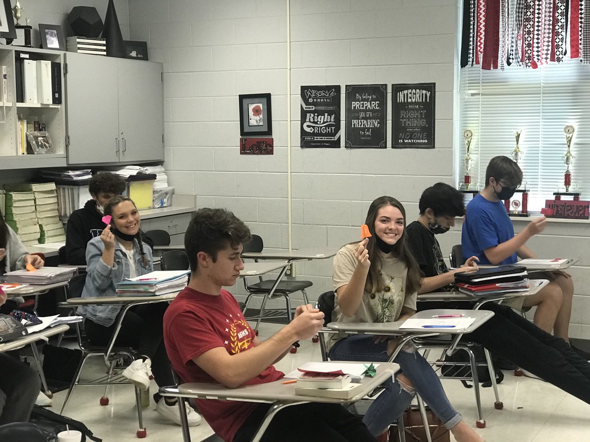 tlmc8's tweet photo. Intro activity for Volume and Solids of Revolution! #ilovemath #APCal https://t.co/KwrcRfYyTw