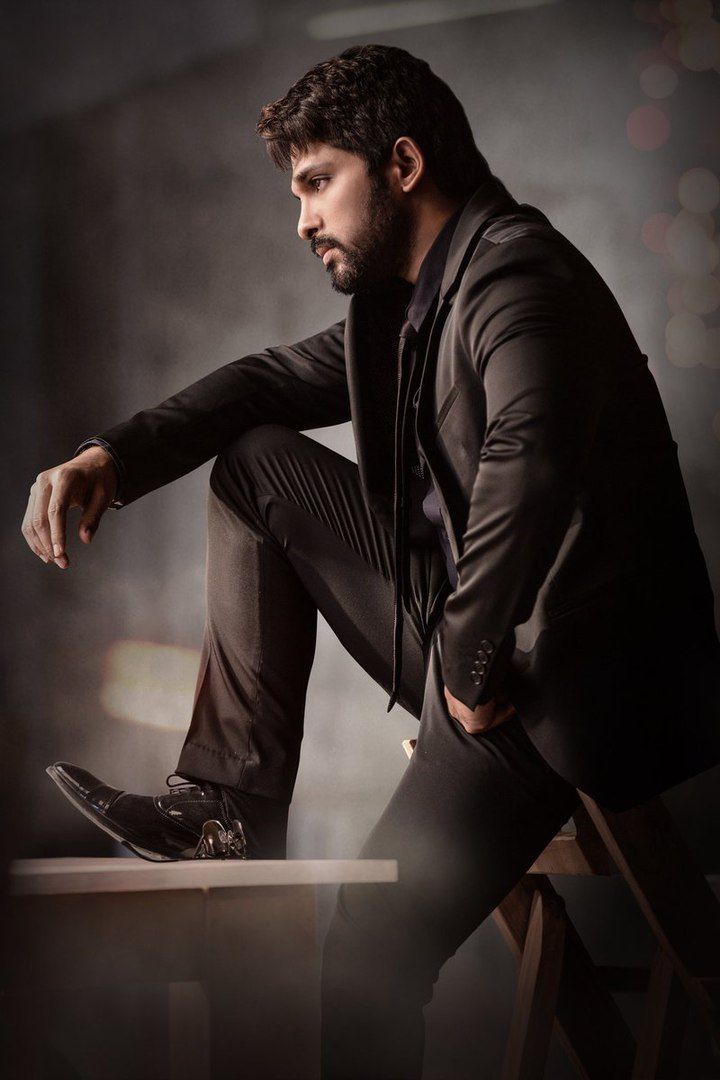 dash_premnath's tweet photo. Style, Hard work, Dedication, Versatile, Acting, Dance, Comic Timing - Everything Together equals Allu Arjun. Happy Birthday superstar 🎂🎂🎂
@alluarjun https://t.co/H6NdHohksP