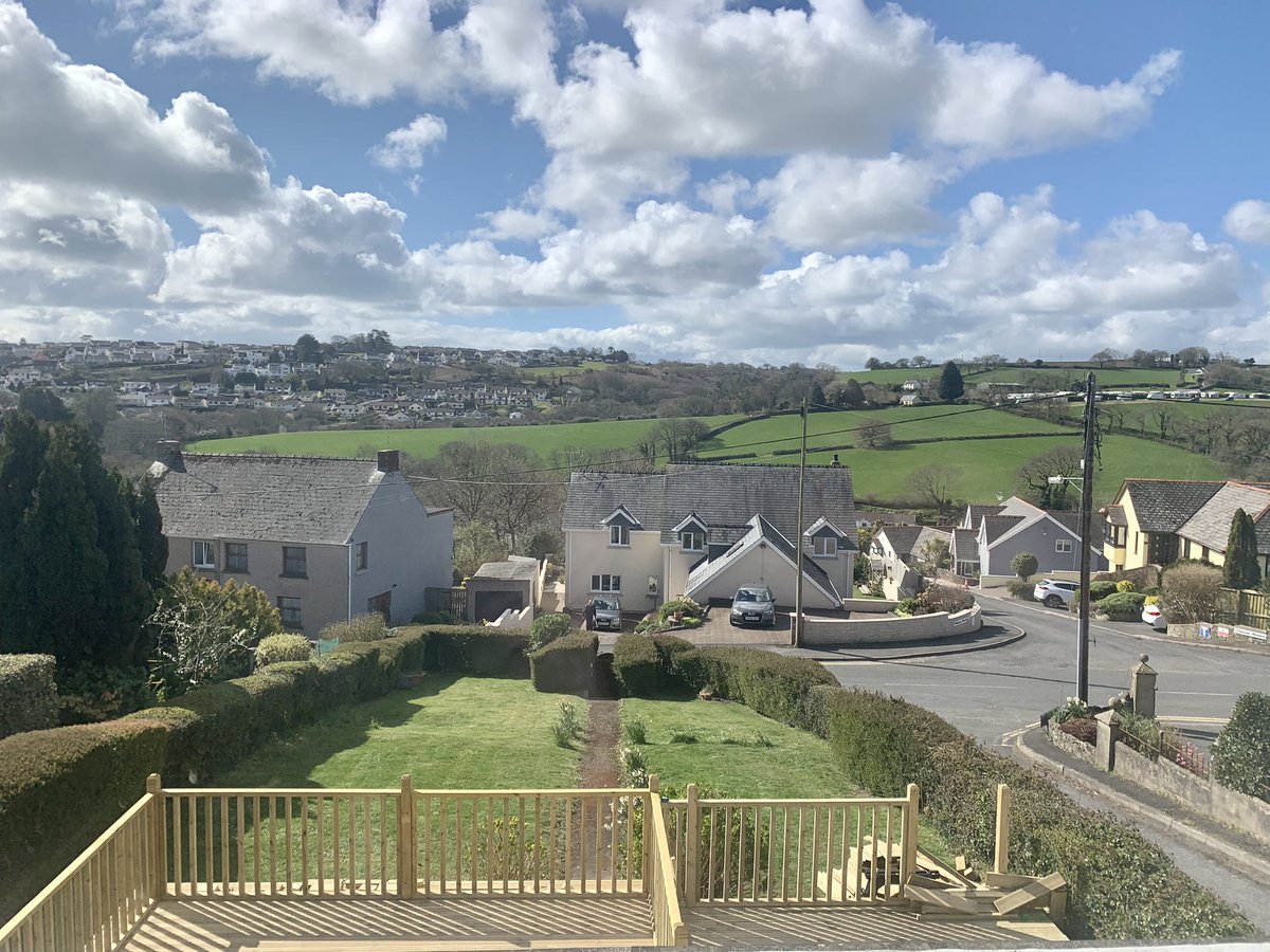 PaulPRSNTS's tweet image. Good morning from Sunny Saundersfoot..🏴󠁧󠁢󠁷󠁬󠁳󠁿🌴
Decking is almost finished in the garden ready for new clients in holiday season..🏖🌞🍹🐩🌊
#lovesaundersfoot #westwales #deckingdesign #holidayseason2021 #Saundersfoot #introbizapartments #beachlife #seaviews #chillout