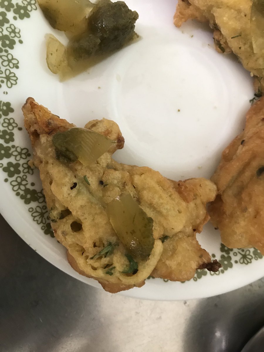 HimjaParekh's tweet photo. Fun with textures. #desicook Pumpkin blossom fritters with mint gel. #cooling #summertales #science #moleculargastronomy #cooktoheal 😊 https://t.co/MI62Wrs7Mu