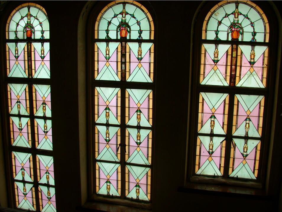 Patricia Lau 80年以上の歴史 Over 80 Years Old ステンドグラス ステンドグラスの窓 ガラスアート ガラス工芸 建物 旧館 渋い 建築 芸術 匠の心 香港 旧式 硝子 歴史 ガラス Vintage Craftsmanship Hongkong Stainedglass Glassart