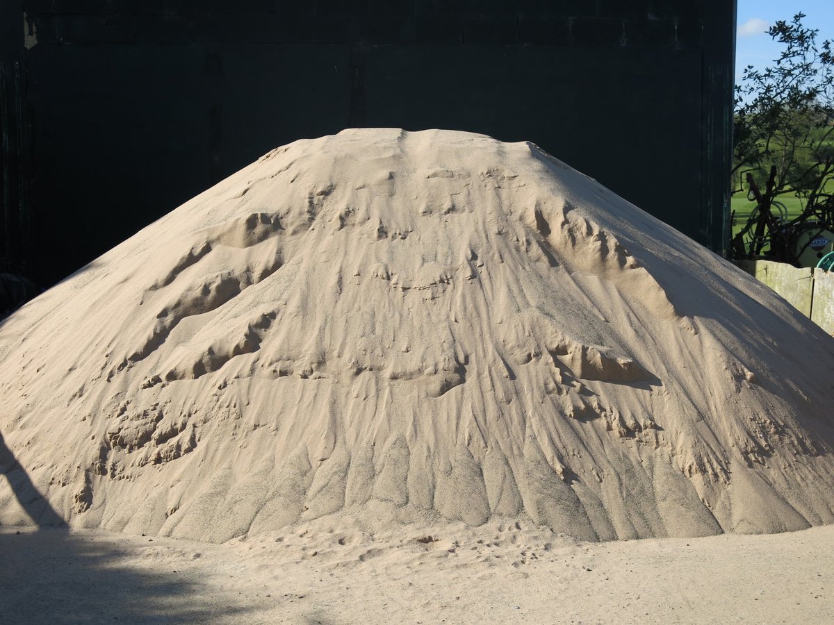 Cool but dry day ahead. Greens mown.<a href="/TallisAmosTurf/">Tallis Amos Group Turf</a>  Coffee and Bacon Rolls available.   29 Tonnes of topdressing arrived yesterday. Thanks <a href="/Paul_Aitkens/">Paul</a>