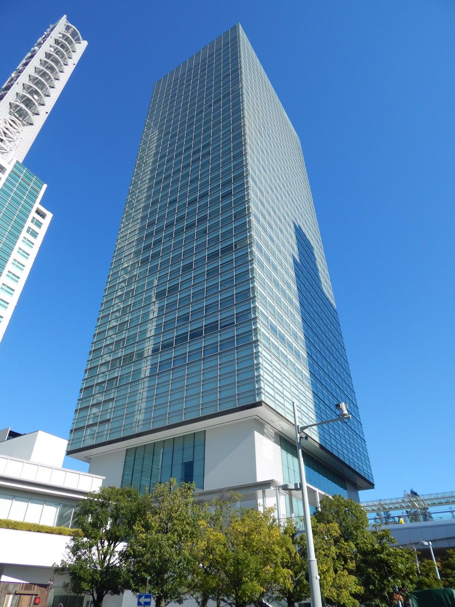 ゴジータ Nttドコモさいたまビル 地上18階 高さ99 9m 明治安田生命さいたま新都心ビル ランド アクシス タワー 地上35階 高さ168 3m 15年11月29日撮影です 当時さいたま新都心に撮影しに行った時はとてもわくわくして念願の撮影でした T Co