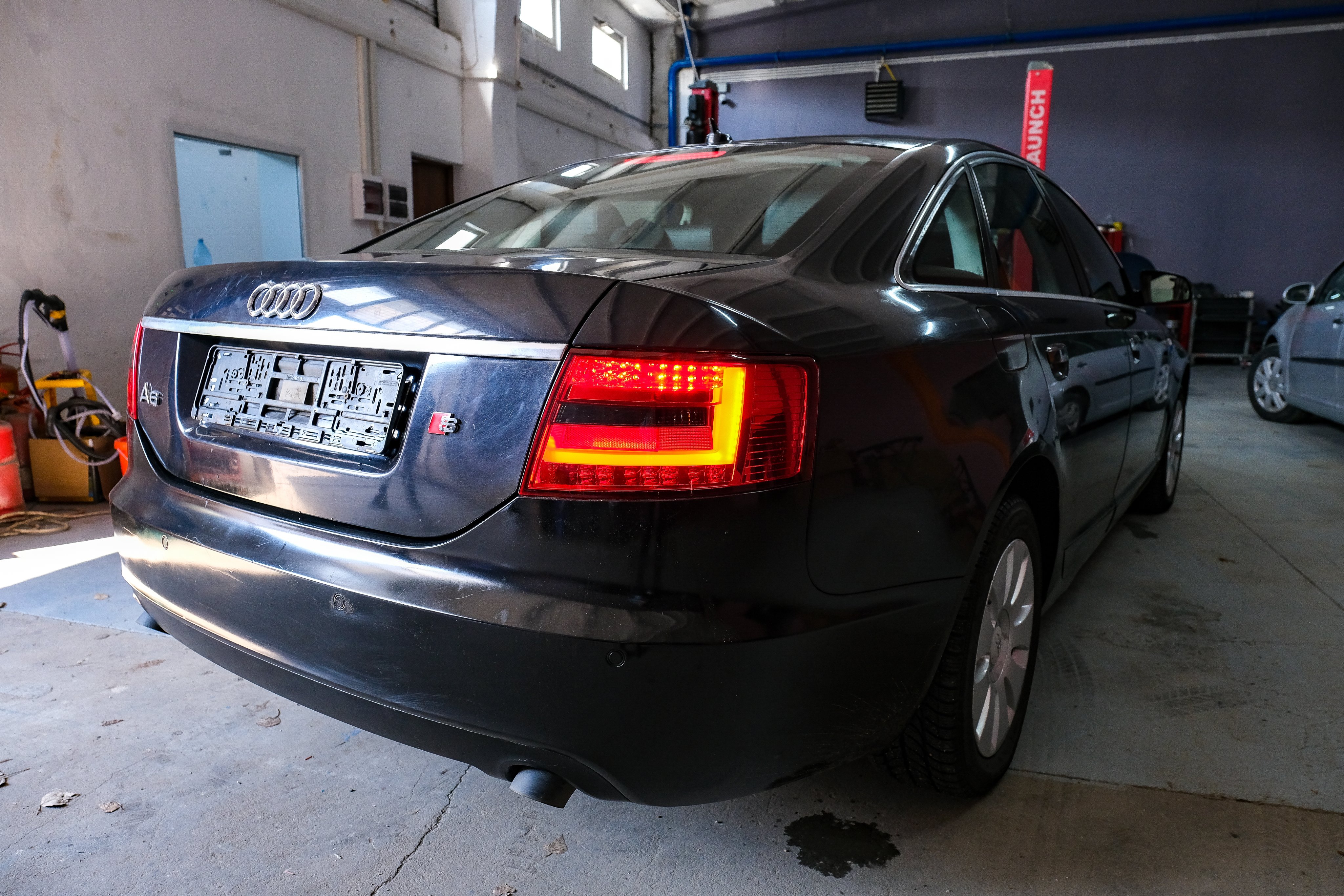 KITT TUNING on Twitter: "Pictures taken on the mounting site 😇 LED BAR  #Taillights suitable for #Audi A6 C6 4F Sedan (04.2004-2008) 7-PIN Red  Smoke #bykitt #KITTPeople #LED #ledsportslight https://t.co/T1X3Ym1inp" /  Twitter