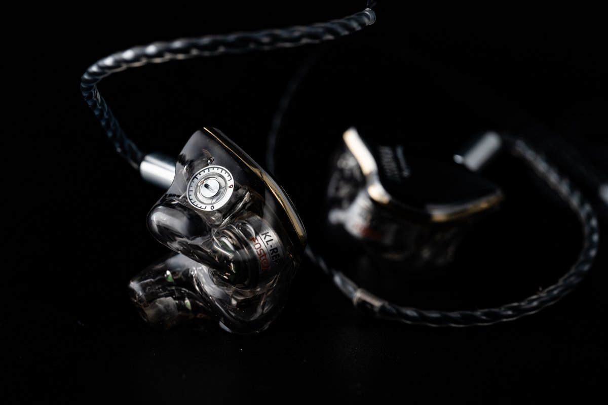 KumitateLab's tweet photo. KL-REF+『ブラックアルミ+真鍮厚板』。印字は「ライトハウス」。
シックで大人な感じのREFに仕上がりましたね🤔
ブラックアルミは光が当たると緑がかった黒に見えて、なかなか深い色合いです。
大変お待たせをしました🙇♂️
#くみたてLab #KL_REF #カスタムIEM https://t.co/Klido7WQhD