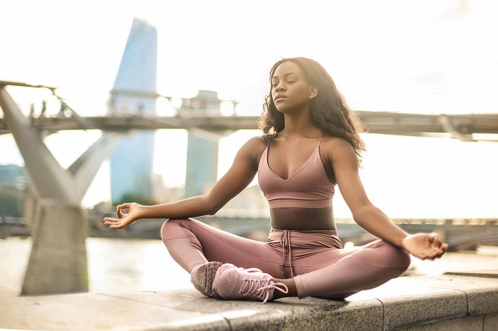 I start my day by reflecting on my purpose, values, goals, achievements, strengths and positive affirmations. Download my FREE morning cheat sheet to give you a burst of positivity every morning to remind me what I am capable of and what's important to me. buff.ly/3foWcGL