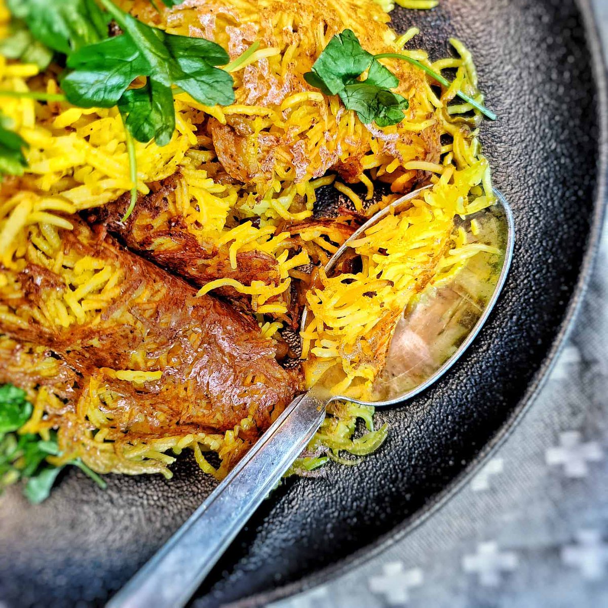 IK_ookt's tweet photo. Crispy kurkuma rijst https://t.co/3o0jfMqmcM

#socarrat #lievelings #rijst #recept https://t.co/2VJPWpx6JN