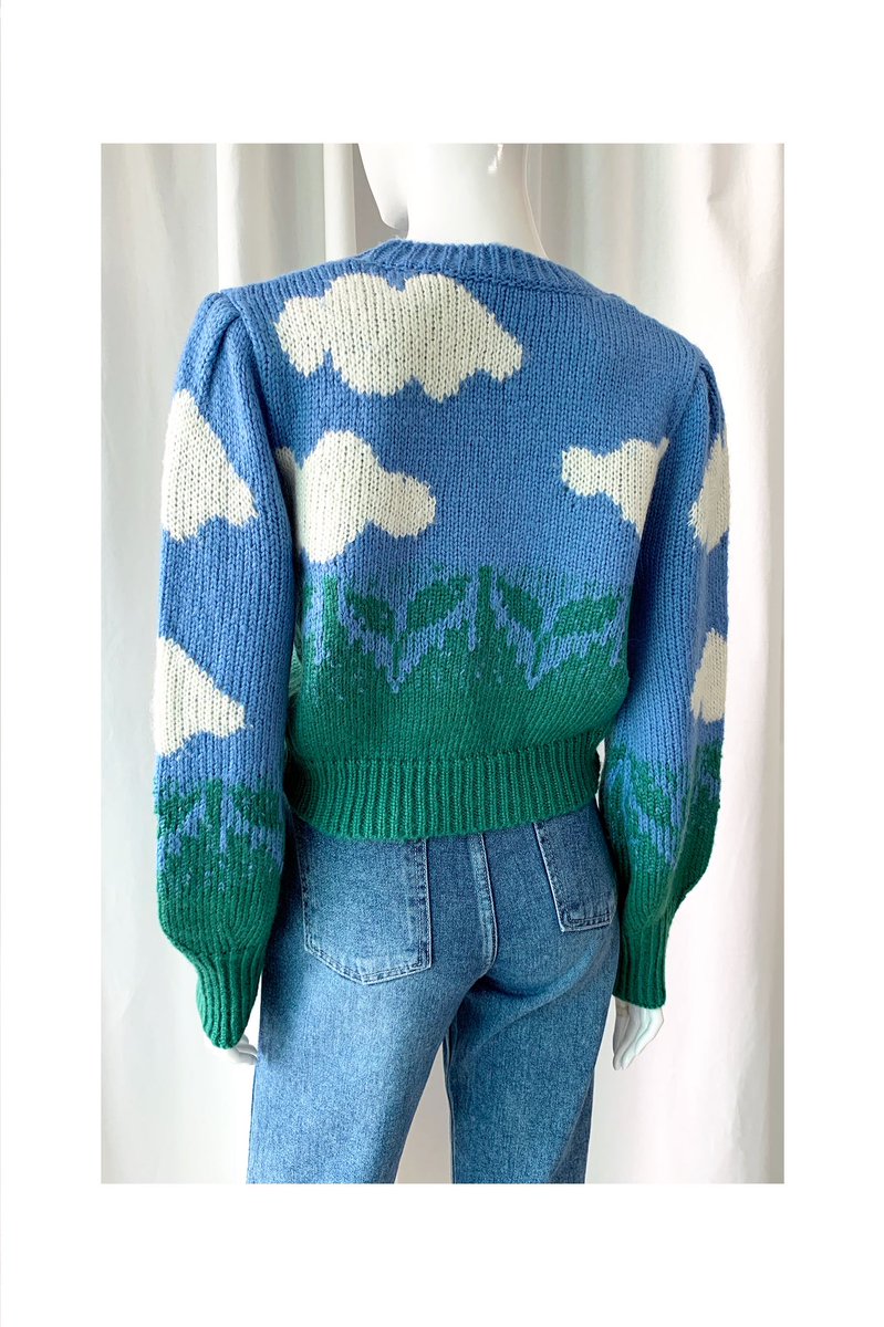 RT🌈화창한 날씨와 귀여운 니트 풀오버

☁️ 뭉게 구름 크롭 라운드 니트☁️

기분이 좋아지는 맑은 날씨가 담겨있는 귀여운 크롭 니트예요❣️

어깨쪽의 셔링 소매 디테일이 있어 더욱 귀엽고, 고급스럽고 폭신한 굵은 짜임의 니트
44-77사이즈까지 착용 가능합니다!

구매 - naver.me/GAiEQAup