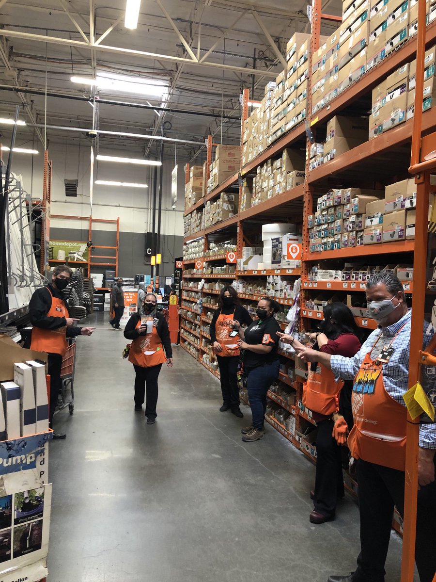 GregusAdriana's tweet photo. Great day walking San Mateo with our MET partners Jerry and Suzie! Had a chance to recognize DEM Suzie for her amazing support and partnership! https://t.co/wq1wdubzWy