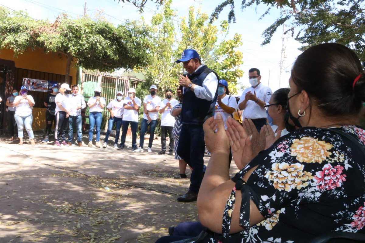 arehc's tweet photo. Tres propuestas necesarias presentó hoy @MarcOsuna_  a mejorar los servicios públicos, disminuir la pobreza e inversión en cultura y arte, para el puerto de Topolobampo que tengan su propio servicio de emergencia 🚨 el candidato a la Presidencia de #Ahome avanza @PlataformaNmx https://t.co/9MEA5kuXk4