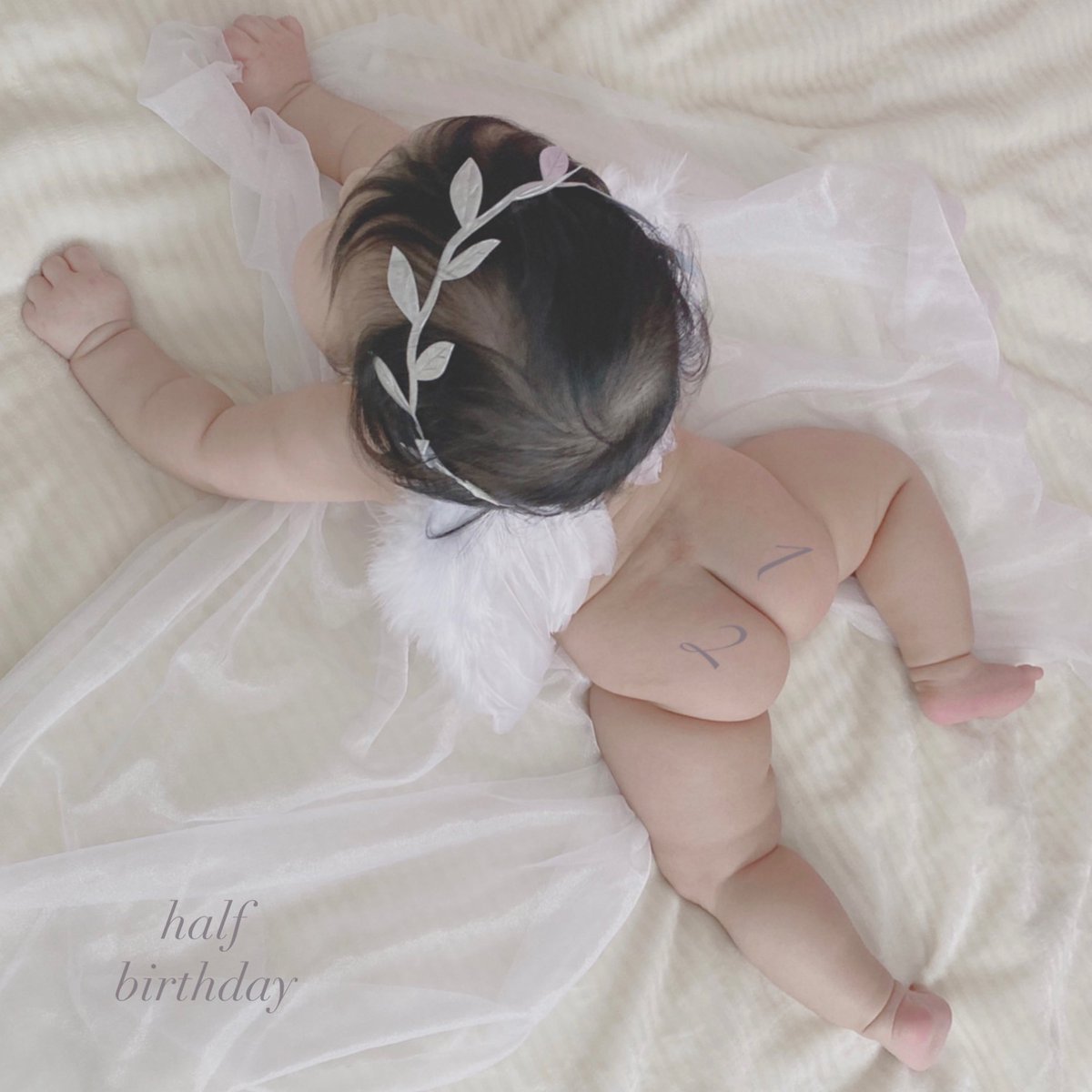 13____ILY's tweet photo. ℳ𝓎 𝒷𝒶𝒷𝓎
ℋ𝒶𝓅𝓅𝓎 𝒽𝒶𝓁𝒻 𝒷𝒾𝓇𝓉𝒽𝒹𝒶𝓎👼🏼🤍 https://t.co/3iWzbmfLA0