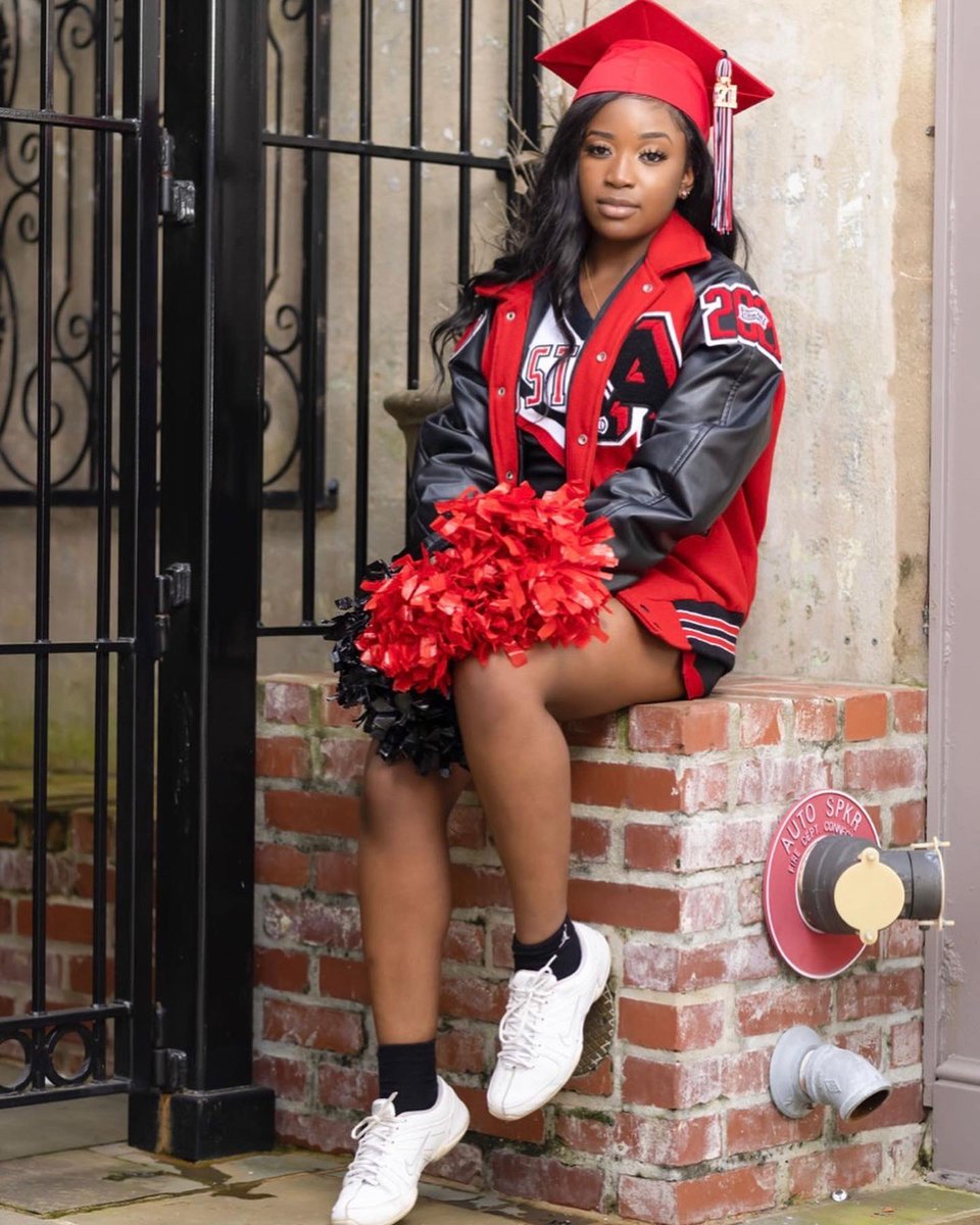DestyneAvian's tweet photo. Saying goodbye to a beautiful chapter of my life .🥺🤞🏽❤️ #graduateloading🎓 #sneakpeek! https://t.co/QoF3hKqq4D
