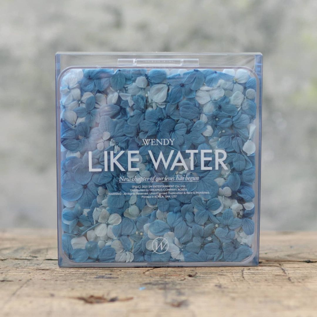 RV_DoubleS's tweet photo. 210408 Flower Studio Gio-Gio IG Update

#Wendy's solo album #Like_Water was designed and produced for a limited edition! From last February, it was made after lots hard work, from draft design to securing material quantities 🥰
https://t.co/8CfQnRwe16 https://t.co/8bArtT9KDm