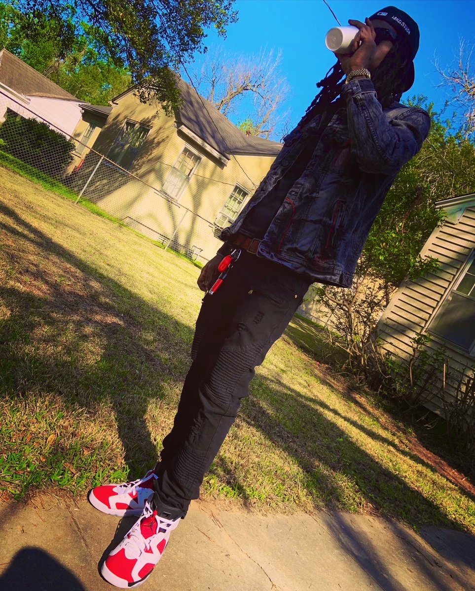 santanadatruth1's tweet photo. Come From The Bottom Of The Bottom, Had To Climb Out The Ground💪🏾🏋🏾‍♂️😎
#TheBlackSheep🖤🐑 #LongLiveMyFamily🙏👼 #FreeMyPeople⏳🔓 #BoutWhateverLife😈 #HumbledG🤫 #Easter2K21🐣 https://t.co/X5g5CFuDpN