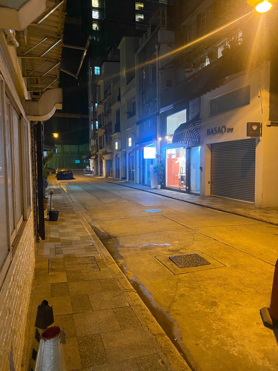 10) -----------As we left dinner, the illusion fell away.The restaurant was loud and crowded and _alive_.Outside, the rest of the alley was dead.