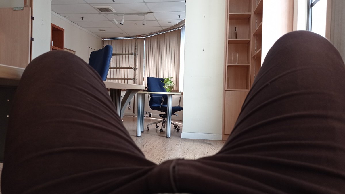 ManOfNoty's tweet photo. Sorang diri kat ofis and I'm so horny.. dapat cuddle atas sofa ni memang best. https://t.co/0gEm86fhrN