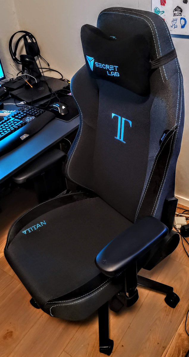 After 1 year of remote work, I bought a new "office" chair. It has really helped with my back pains :) #secretlab