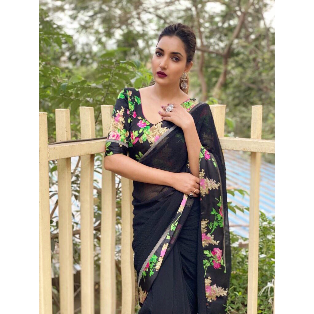 bhosle_rupali's tweet photo. BLACK IS BEAUTIFUL ♠️
Jewellery by @the_anupama_closet
.
.
.
.
#LifeiIsBeautiful #StayStrong #MyLifeMyRules #BlackIsBeauty #Ootd #ThursdayVibes #Thursday
#PostiveRahoPositiveSocho #PositiveVibes
#RupaliBhosle #RockingRupali #MarathiActress #RupaliWinningHearts #KeepLoving https://t.co/jSrNe6eek6